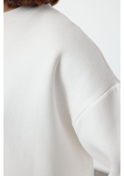 Tarz Oversize Bisiklet Yaka Düşük Kol Uzun Rahat Kesim Basic Kalın Içi Polarlı Örme Sweatshirt modelleri