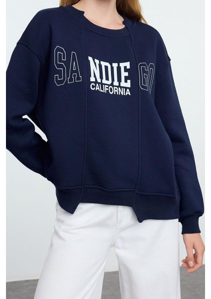 Relaxed Bisiklet Yaka Düşük Kol Uzun Slogan Baskılı Geniş Kalıp Etek Ucu Örme Sweatshirt fiyatları