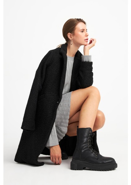 Kadın Siyah Oversize Buklet Kaban