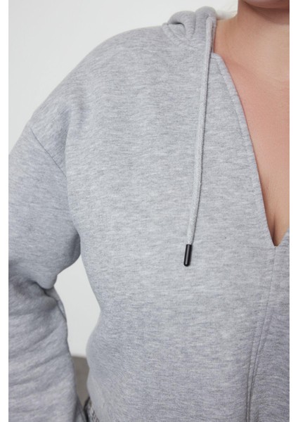 Büyük Beden Kapüşonlu Düşük Kol Crop Kalın Polarlı V Yaka Rahat Kesim Crop Örme Sweatshirt fırsatları