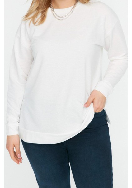 Büyük Beden Tarz Relaxed Bisiklet Yaka Düşük Kol Uzun Yırtmaç Detaylı Ince Örme Sweatshirt