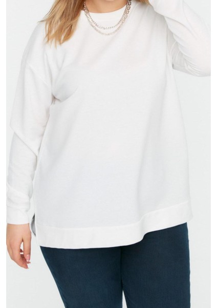 Büyük Beden Tarz Relaxed Bisiklet Yaka Düşük Kol Uzun Yırtmaç Detaylı Ince Örme Sweatshirt