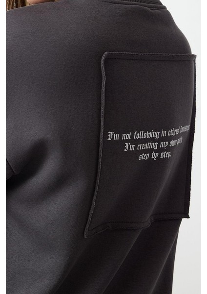 Bisiklet Yaka Düşük Kol Normal Kalıp Ön ve Sırt Baskılı Kalın Polarlı Örme Sweatshirt