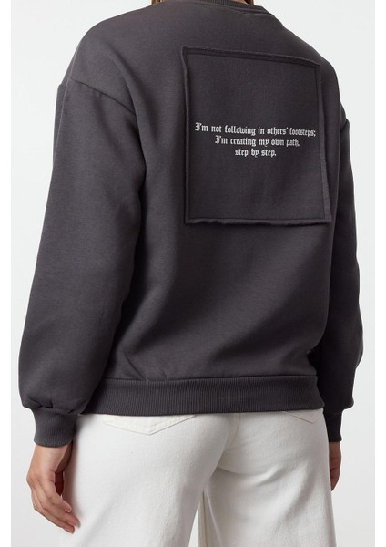 Bisiklet Yaka Düşük Kol Normal Kalıp Ön ve Sırt Baskılı Kalın Polarlı Örme Sweatshirt