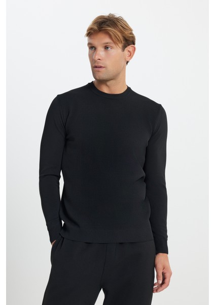 Standart Fit Normal Kesim Bisiklet Yaka Jakarlı Triko Kazak modelleri