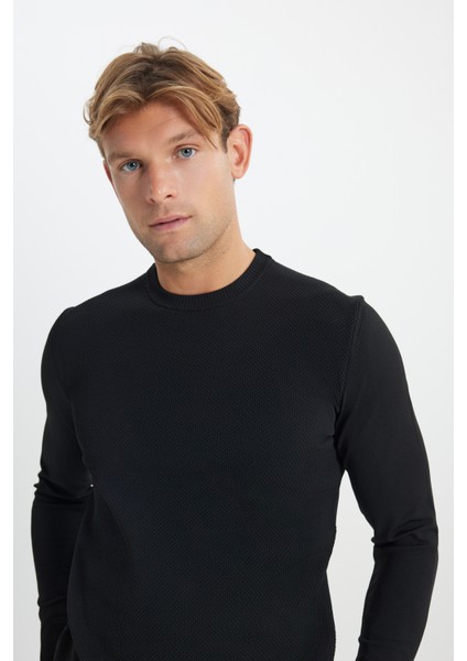 Standart Fit Normal Kesim Bisiklet Yaka Jakarlı Triko Kazak indirimleri