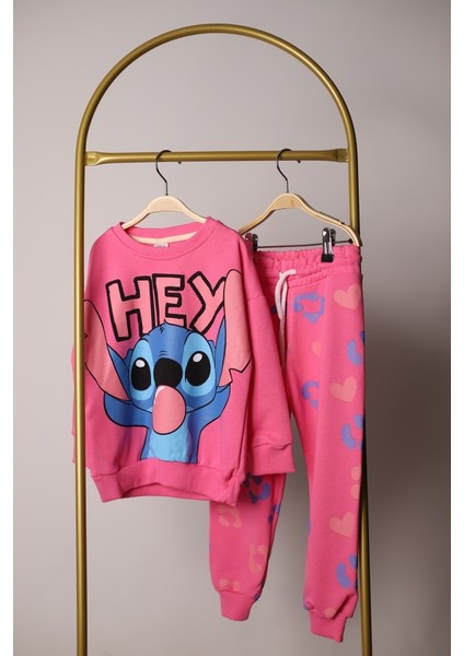 Pembe Sırt Baskılı Stitch Eşofman Takımı fiyatları