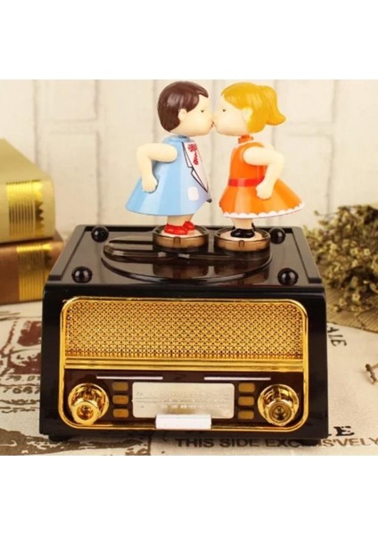Dans Eden Çift Müzik Kutusu