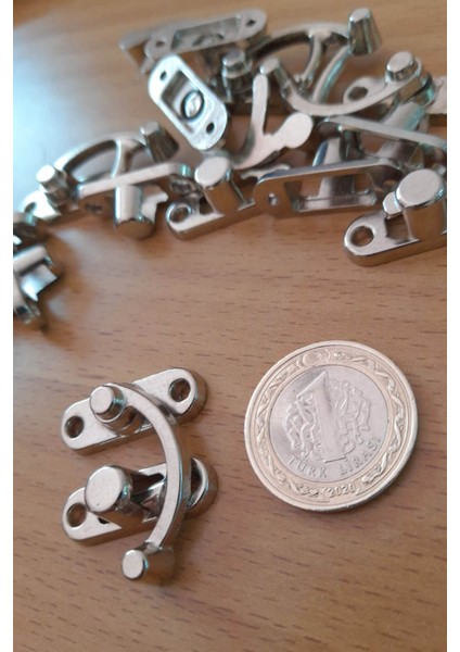 Orta Boy Nikel Yay Gözü Kancalı Kilit 10 adet Kutu Sandık ve Kapak Klipsi 28x33 mm