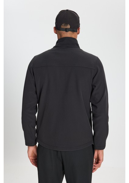 Softshell Standart Fit Normal Kesim Dik Yaka Fermuarlı Yan Cepli Mont
