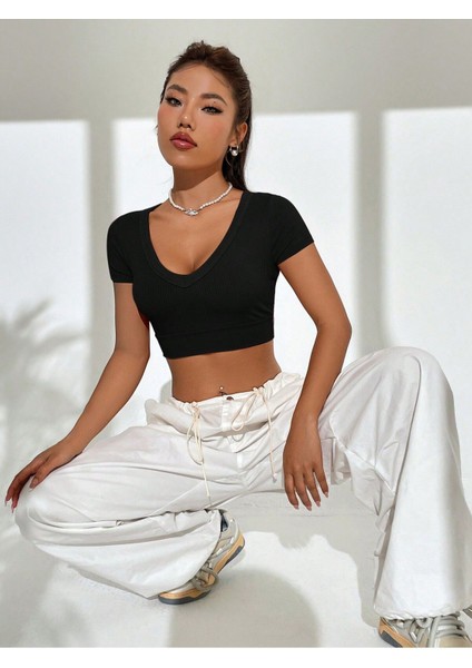 Geniş V Yaka Siyah Renk Fitilli Kısa Kollu Slim Fit Crop Top Bluz fırsatları