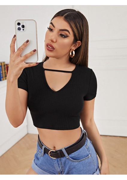 Geniş V Yaka Ipli Siyah Renk Fitilli Kısa Kollu Slim Fit Crop Top Bluz
