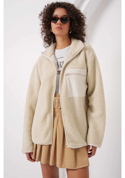 Kadın Krem Cep Detaylı Fermuarlı Oversize Peluş Sweatshirt HZL25W-FRY1554461