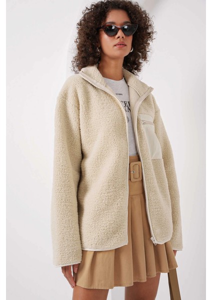 Kadın Krem Cep Detaylı Fermuarlı Oversize Peluş Sweatshirt HZL25W-FRY1554461
