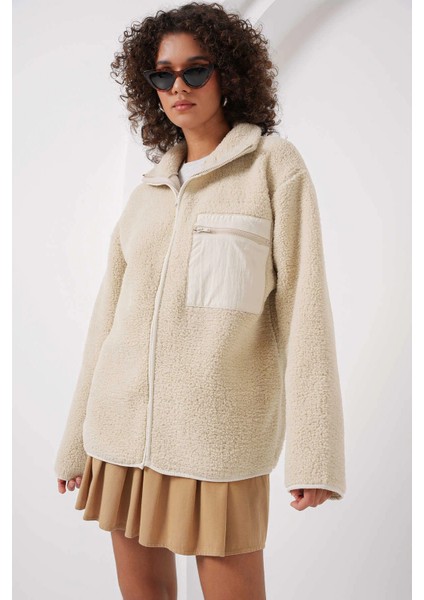 Kadın Krem Cep Detaylı Fermuarlı Oversize Peluş Sweatshirt HZL25W-FRY1554461