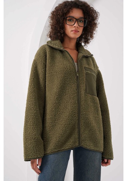Kadın Haki Cep Detaylı Fermuarlı Oversize Peluş Sweatshirt HZL25W-FRY1554461