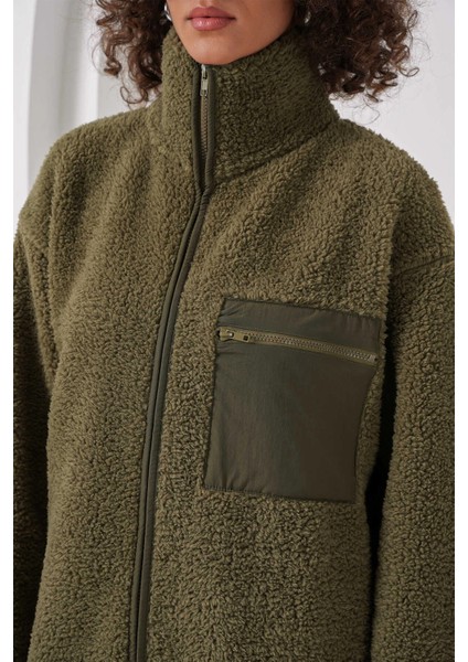 Kadın Haki Cep Detaylı Fermuarlı Oversize Peluş Sweatshirt HZL25W-FRY1554461