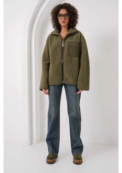 Kadın Haki Cep Detaylı Fermuarlı Oversize Peluş Sweatshirt HZL25W-FRY1554461