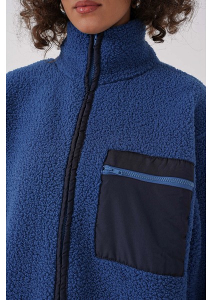 Kadın Lacivert Cep Detaylı Fermuarlı Oversize Peluş Sweatshirt HZL25W-FRY1554461