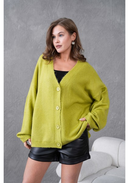 Yağ Yeşili Yumoş V Yaka Düğmeli Oversize Triko Hırka 24106 fırsatları
