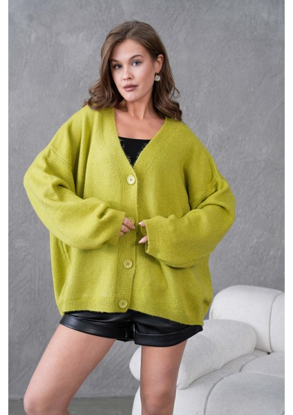 Yağ Yeşili Yumoş V Yaka Düğmeli Oversize Triko Hırka 24106 indirimleri