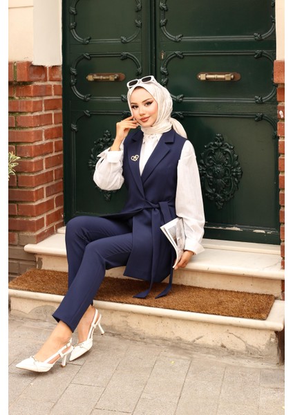 Broş Detay Kuşaklı Yelek Takım modelleri