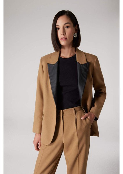 X Sorbe Oversize Geniş Kalıp Ceket Yaka Suni Deri Detaylı Düğmeli Blazer Ceket D9887AX24AU fırsatları