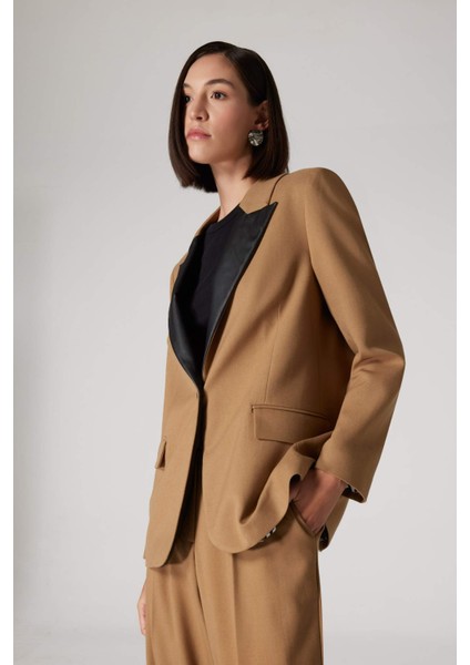 X Sorbe Oversize Geniş Kalıp Ceket Yaka Suni Deri Detaylı Düğmeli Blazer Ceket D9887AX24AU indirimleri