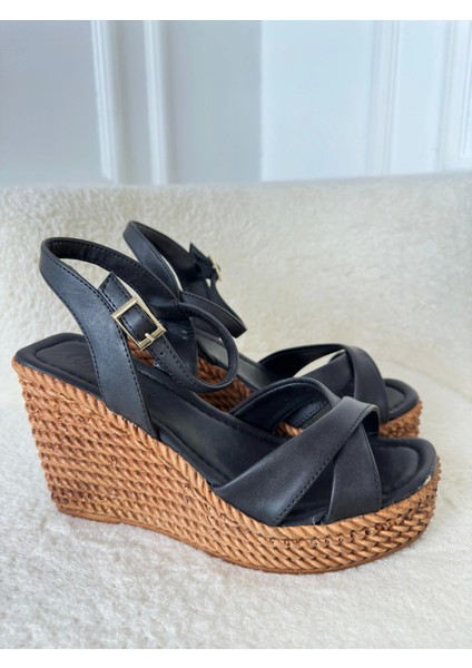 Nisa Siyah Cilt Sandalet