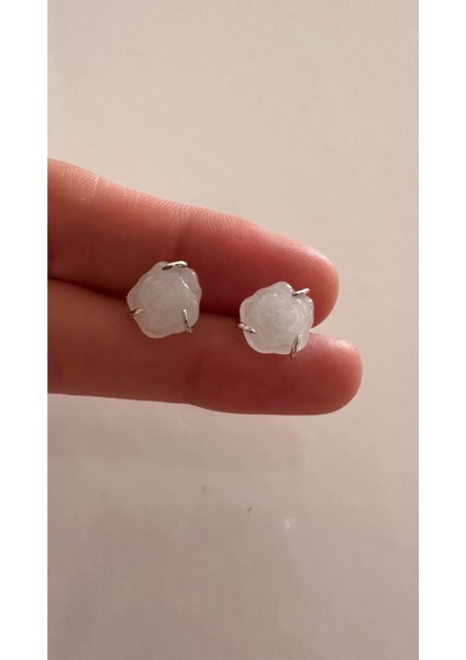 Açan Beyaz Gül Çivi Küpe modelleri