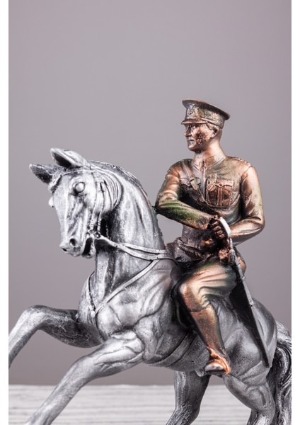 Dekoratif Atatürk At Üzerinde Özel Tasarım Biblo