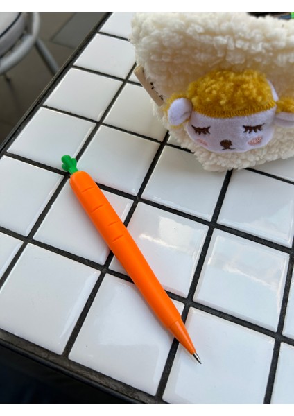 Sevimli Havuç Kalem 0.7 mm Plastik Gövde ile Canlı Turuncu Renk 1 Adet modelleri