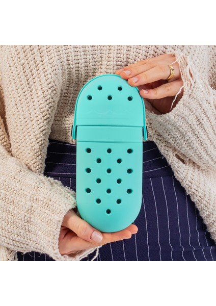 Silikon Kalem Kutusu, Crocs Süslü Kalemlik, 4 Adet Jibbitz Süs Hediye, Turkuaz Renk, BPA Free + Antibakteriyel, Yerli Üretim