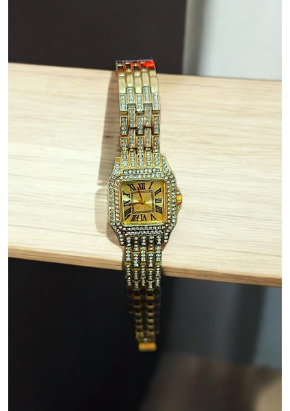 Zirkon Taşlı Şık Roma Rakamlı Kadın Kol Saati