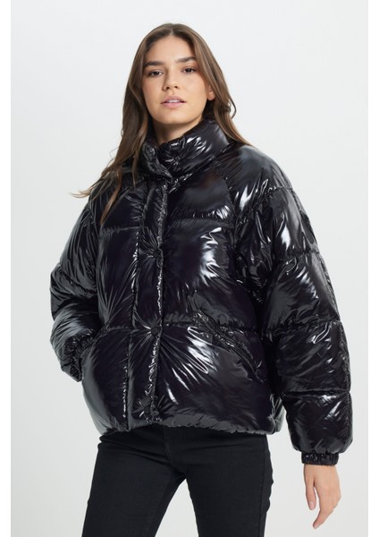 Loose Fit Rahat Kesim Kapüşonlu Siyah Şişme Mont