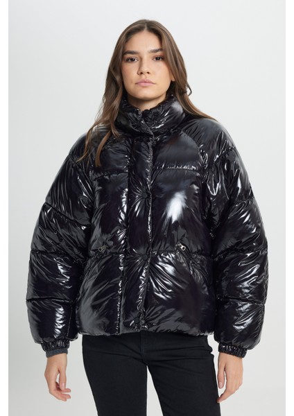 Loose Fit Rahat Kesim Kapüşonlu Siyah Şişme Mont fiyatları