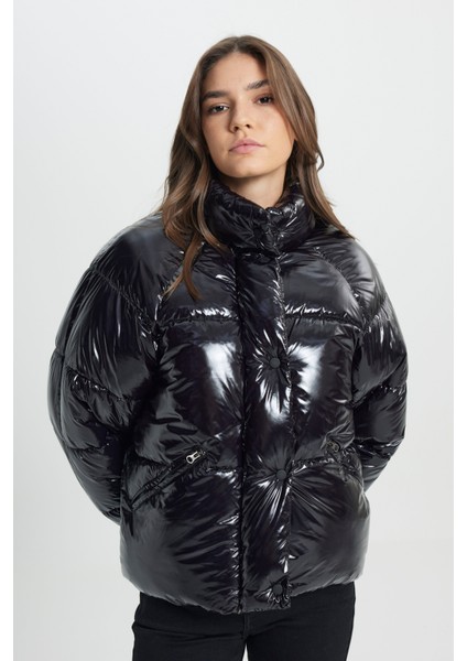 Loose Fit Rahat Kesim Kapüşonlu Siyah Şişme Mont modelleri