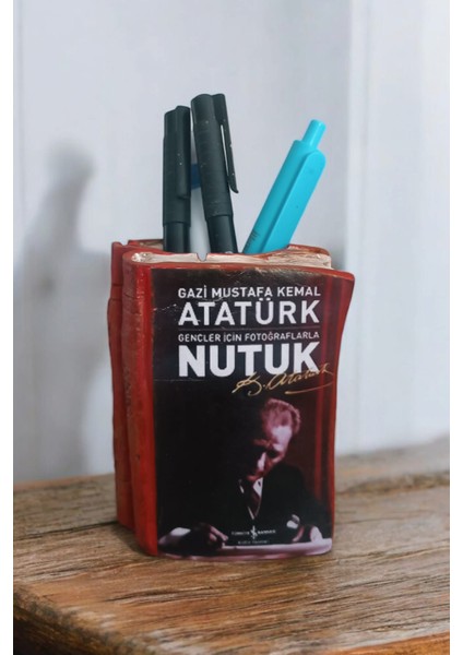 Atatürk'ün Nutuk Kitabı Şeklinde Kalemlik 10 x 8 cm