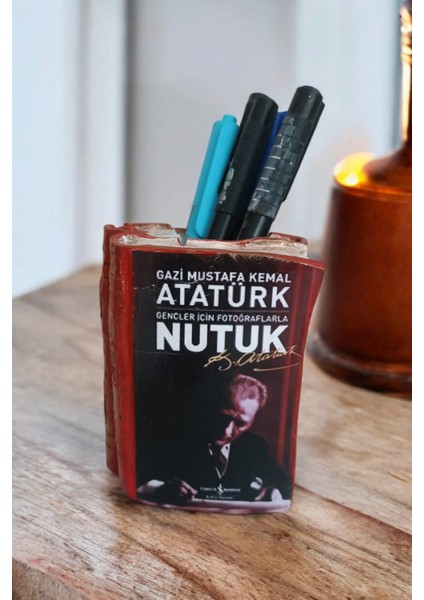 Atatürk'ün Nutuk Kitabı Şeklinde Kalemlik 10 x 8 cm