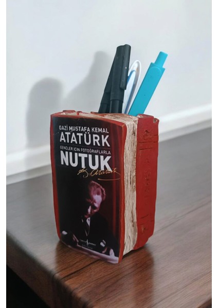 Atatürk'ün Nutuk Kitabı Şeklinde Kalemlik 10 x 8 cm