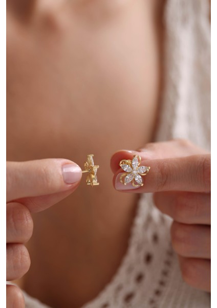 925 Ayar Gümüş Gold Kaplama Kamelya Çiçeği Model Küpe