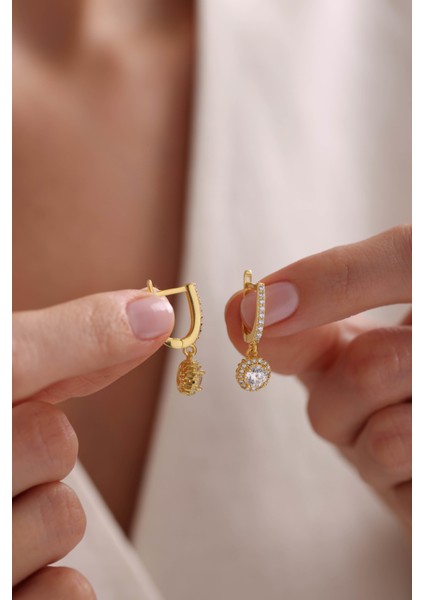 925 Ayar Gümüş Gold Kaplama Sallantılı U Model Yuvarlak Beyaz Taşlı Küpe