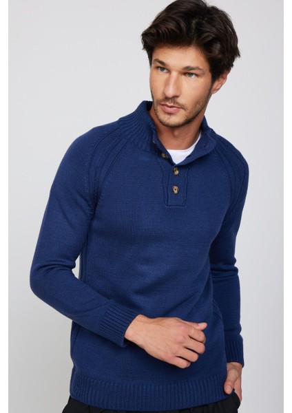 Erkek Slim Fit Dar Kesim Dik Yaka Düğmeli Lacivert Triko Kazak