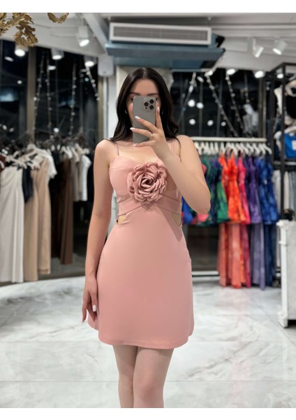 Veyla Yanları Açık Ip Askılı Önü Gül Detaylı Mini Elbise Pudra