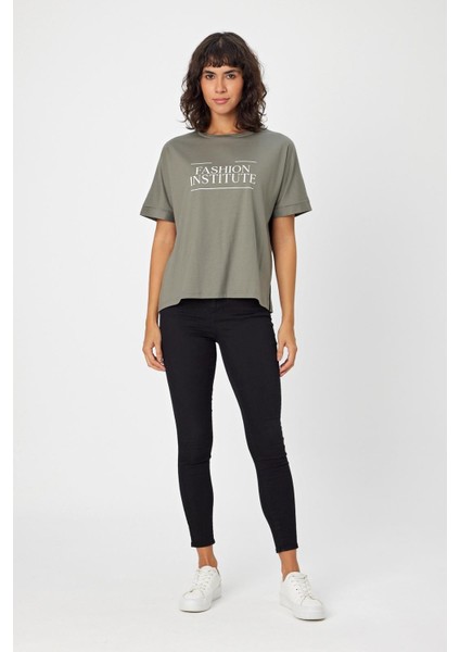 Bisiklet Yaka Baskılı Yırtmaçlı T-Shirt (B24-00212)