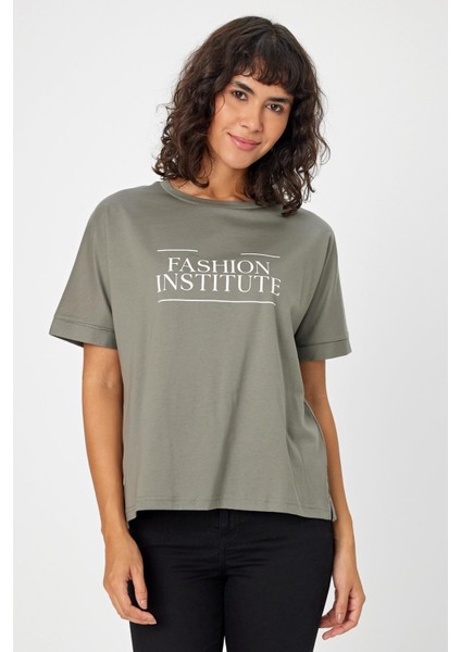 Bisiklet Yaka Baskılı Yırtmaçlı T-Shirt (B24-00212)