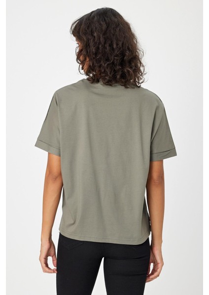 Bisiklet Yaka Baskılı Yırtmaçlı T-Shirt (B24-00212)