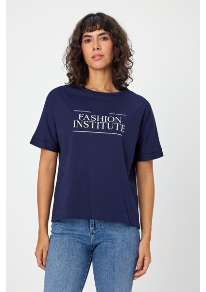 Bisiklet Yaka Baskılı Yırtmaçlı T-Shirt (B24-00212)