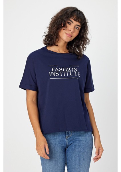 Bisiklet Yaka Baskılı Yırtmaçlı T-Shirt (B24-00212)