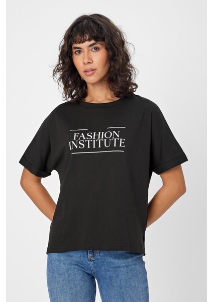Bisiklet Yaka Baskılı Yırtmaçlı T-Shirt (B24-00212)